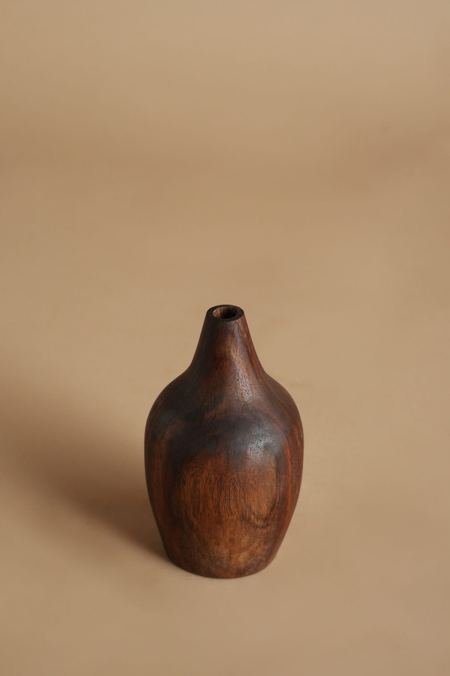 Xinia Vase