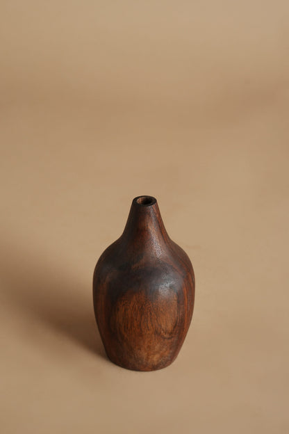 Xinia Vase
