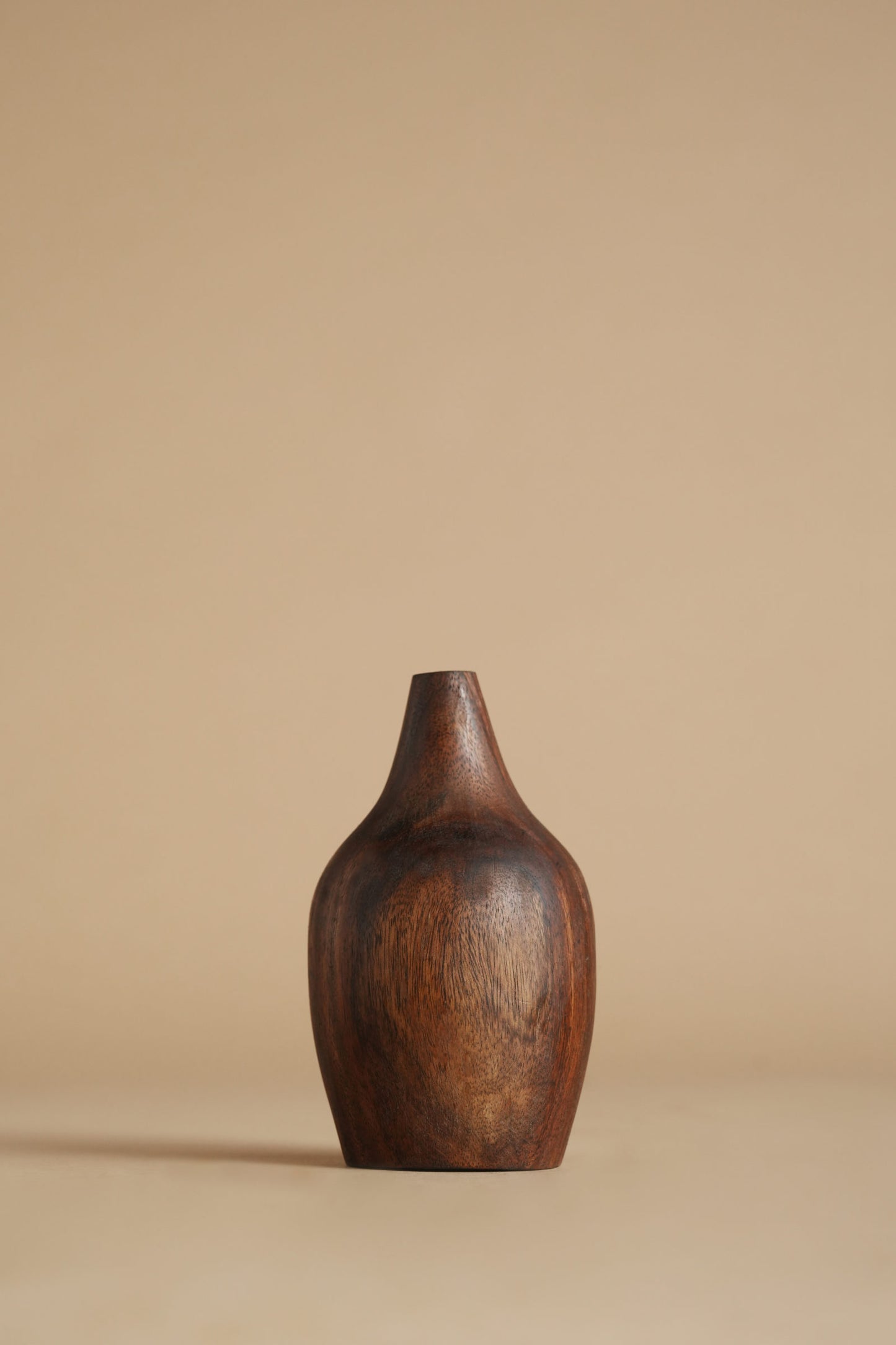 Xinia Vase