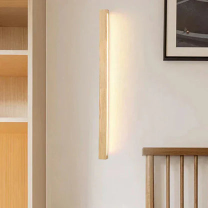 Tullia Stylish wooden wall lamp