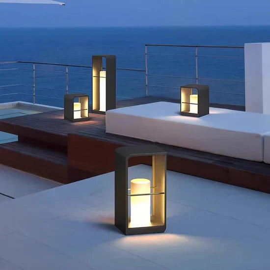 Selaris Solar Powered Garden Lamp