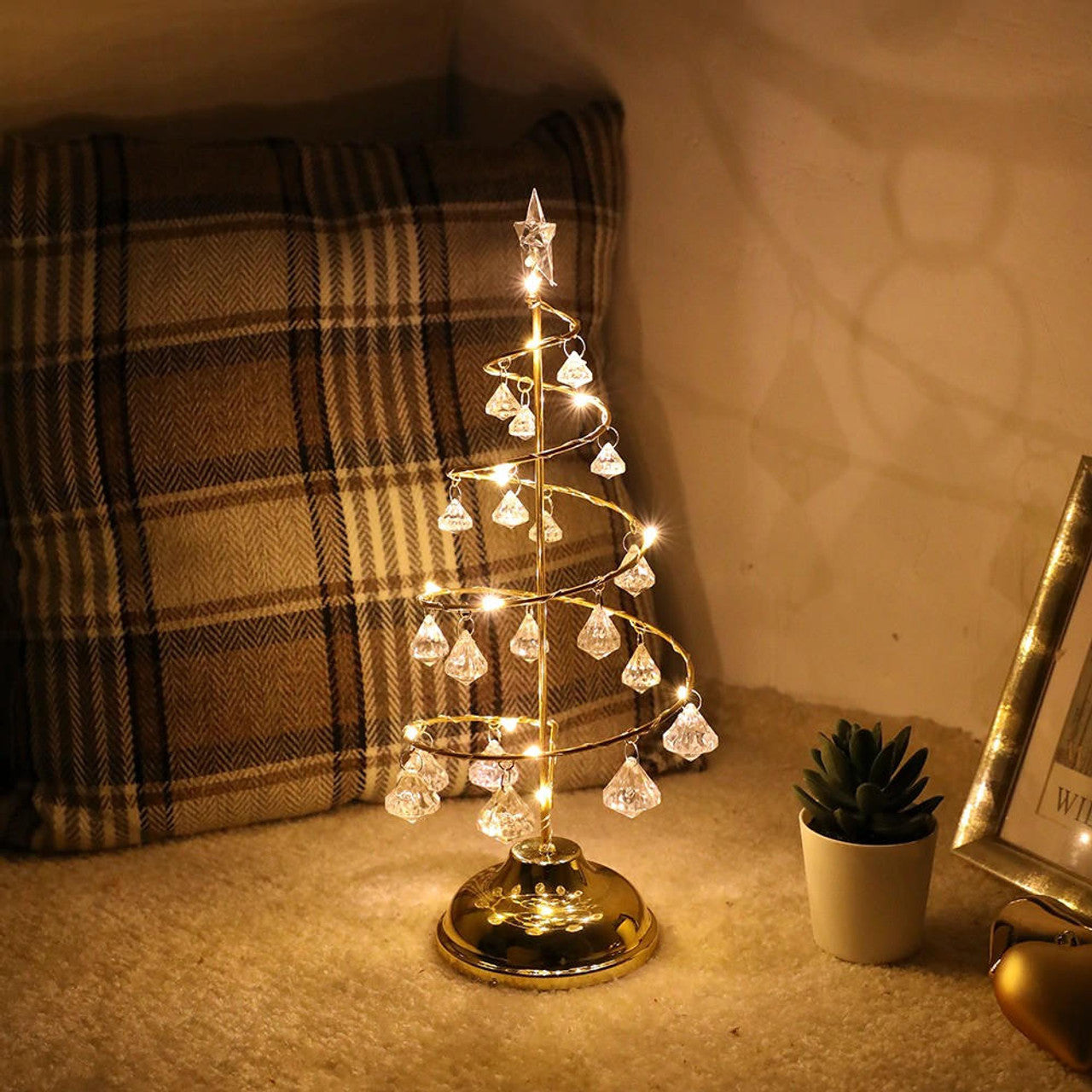 The Twinkling Christmas Tree by Montavio Home™